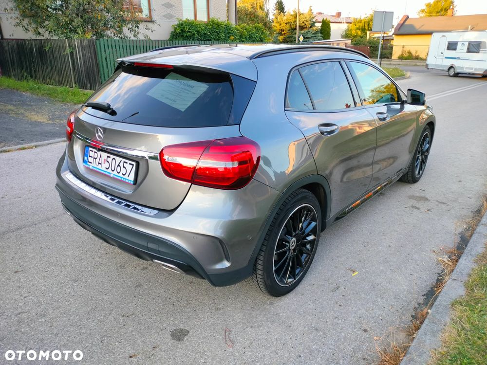 Mercedes-Benz GLA - 8