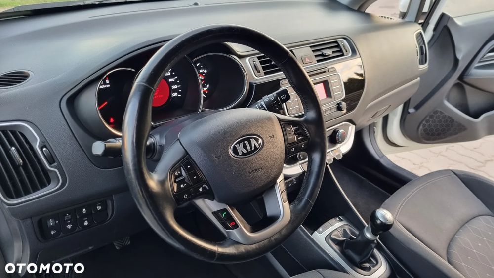 Kia Rio 1.2 Dream Team Edition - 28