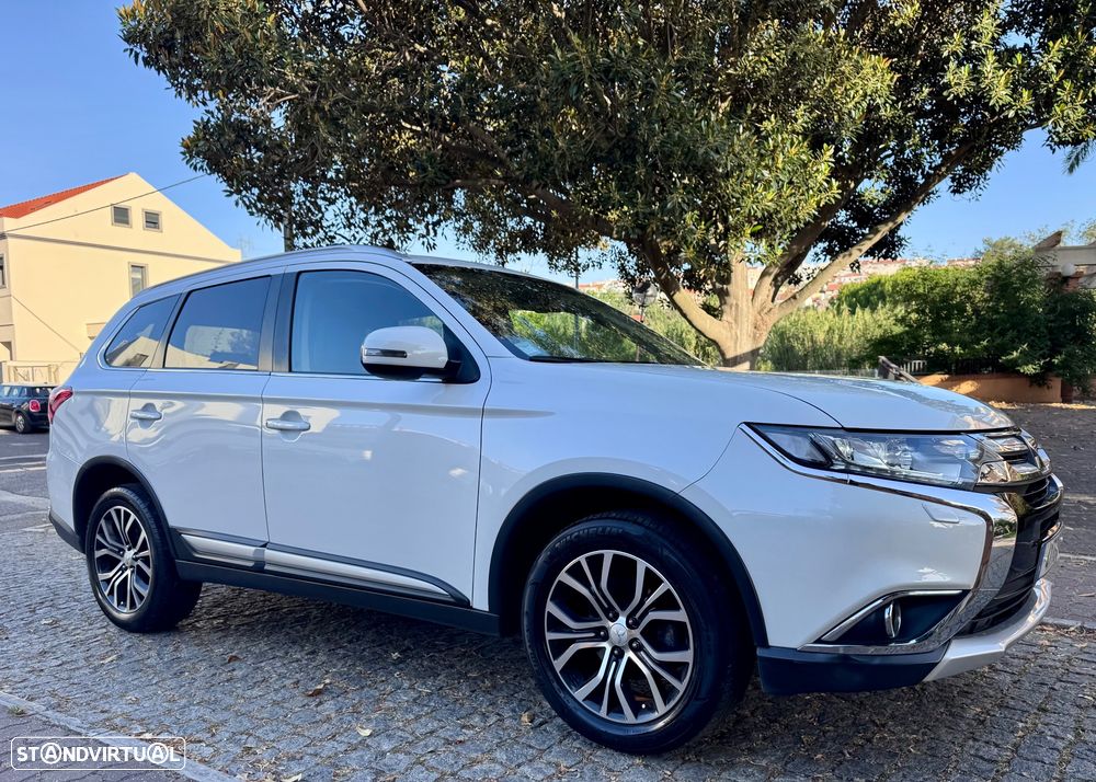 Mitsubishi Outlander 2.2 DI-D Instyle Navi Black Edition - 4