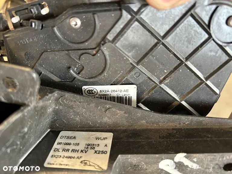 Zamek drzwi prawy tył tylni Jaguar XF x250 Range Rovera Evoque 8X2A-26412-AE - 2