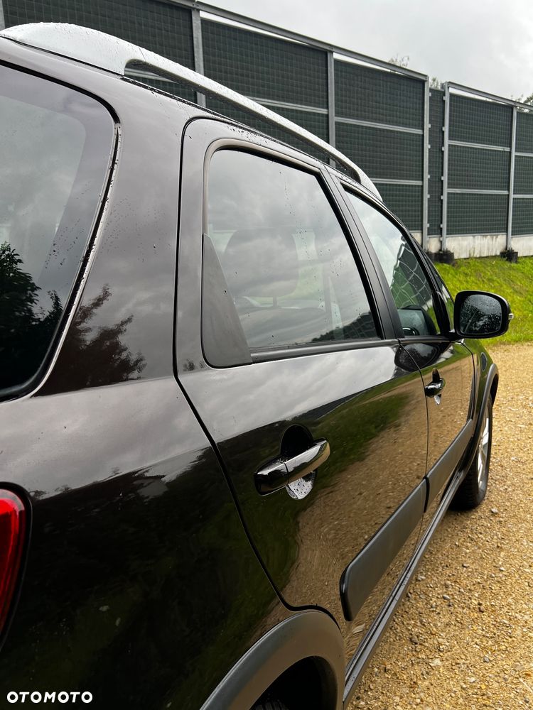 Suzuki SX4 1.6 Comfort Plus - 9
