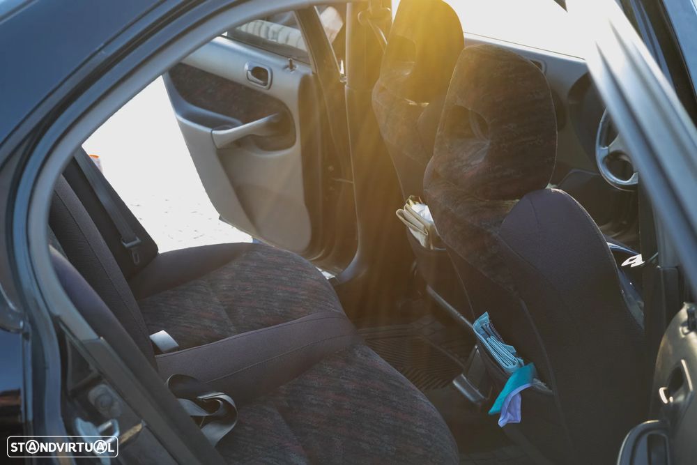 Honda Civic 1.6 VTi - 13