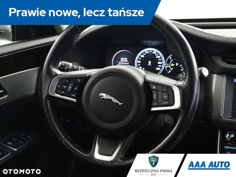 Jaguar XF - 24
