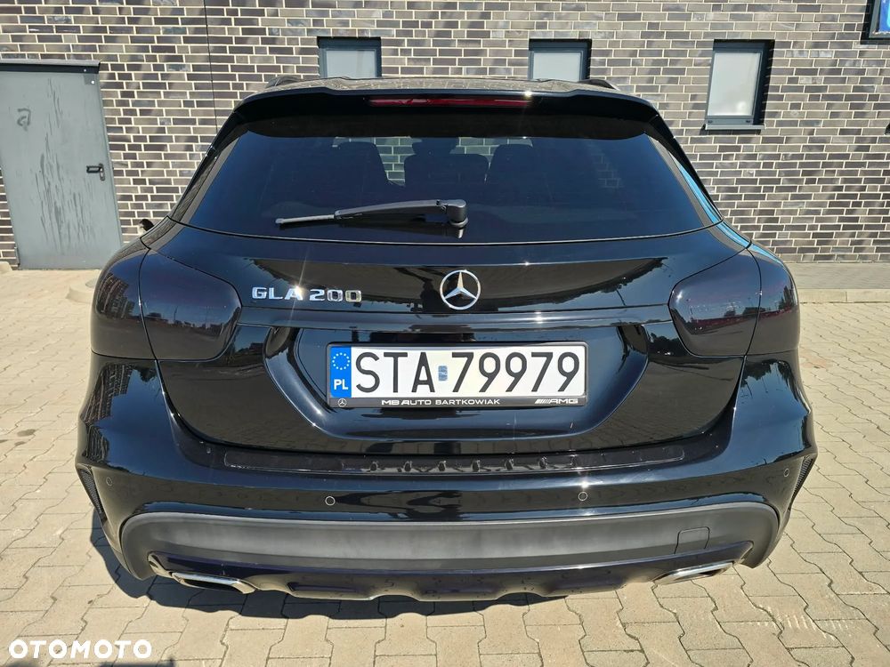 Mercedes-Benz GLA 200 7G-DCT AMG Line - 25