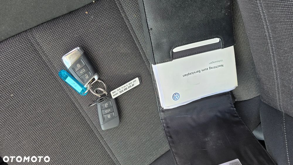 Volkswagen Passat - 13