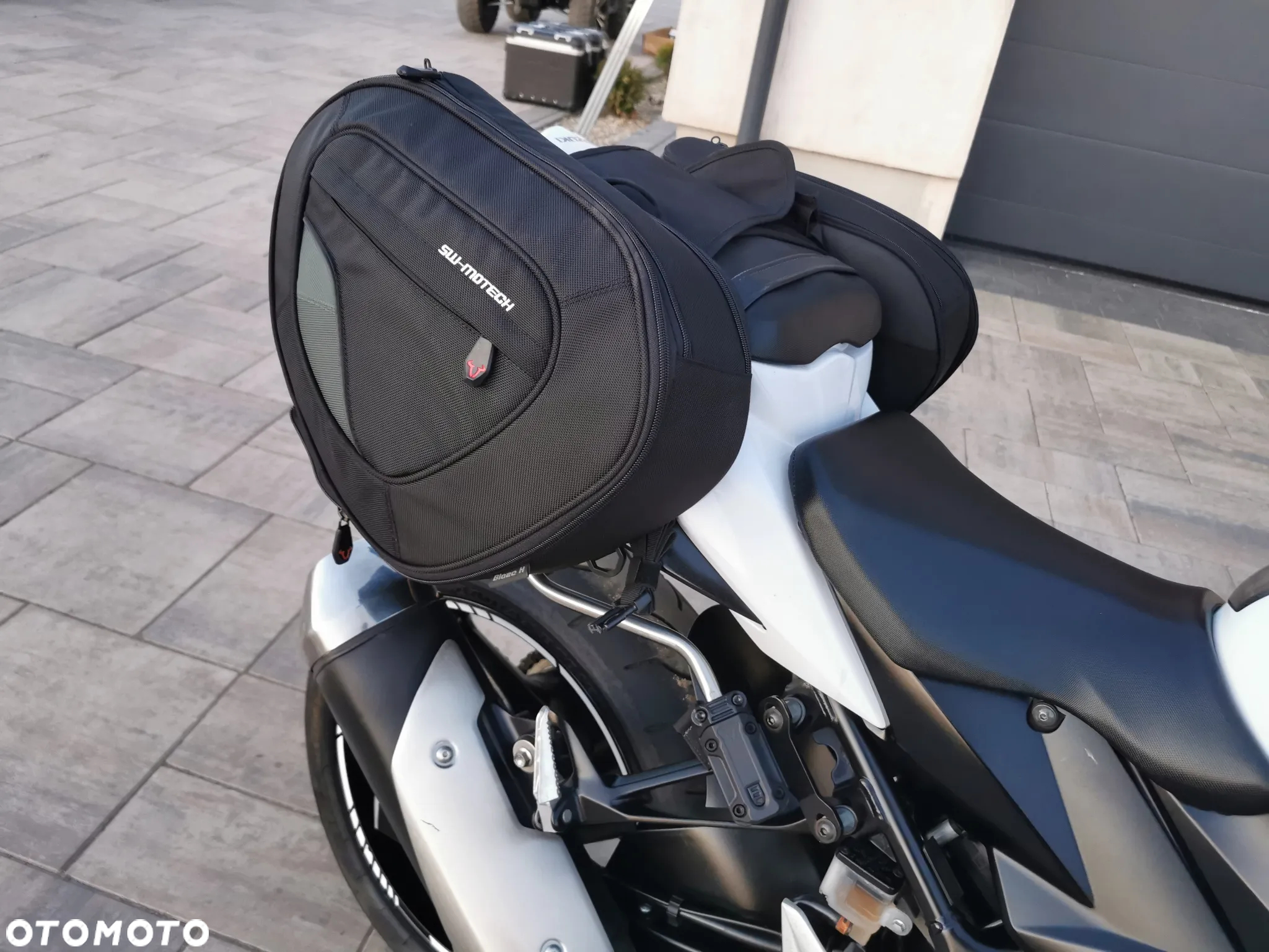 Suzuki GSR - 21