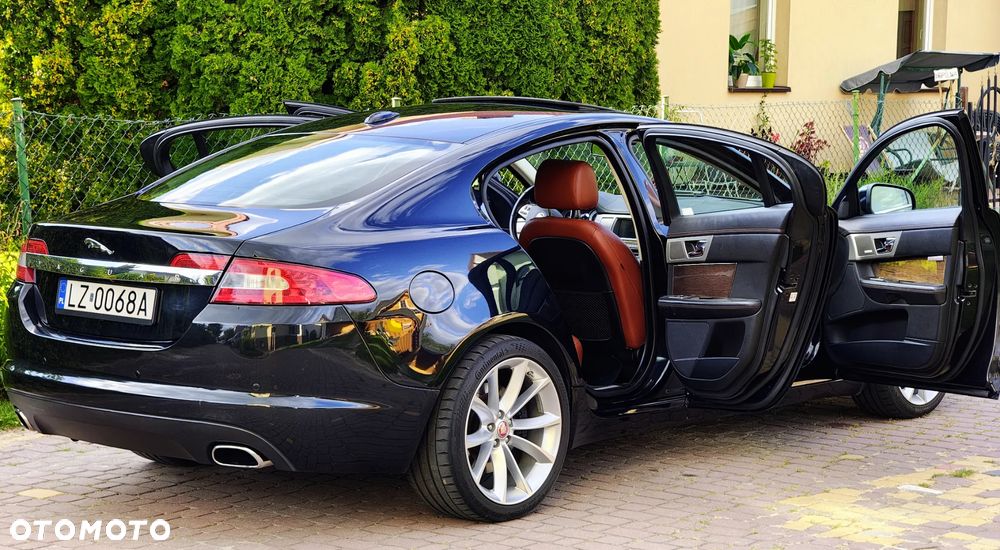 Jaguar XF 4.2 Super V8 - 6