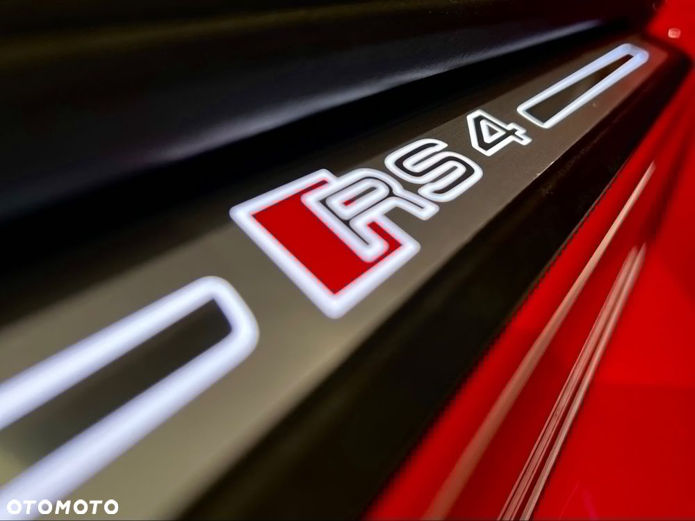 Audi RS4 Avant - 8