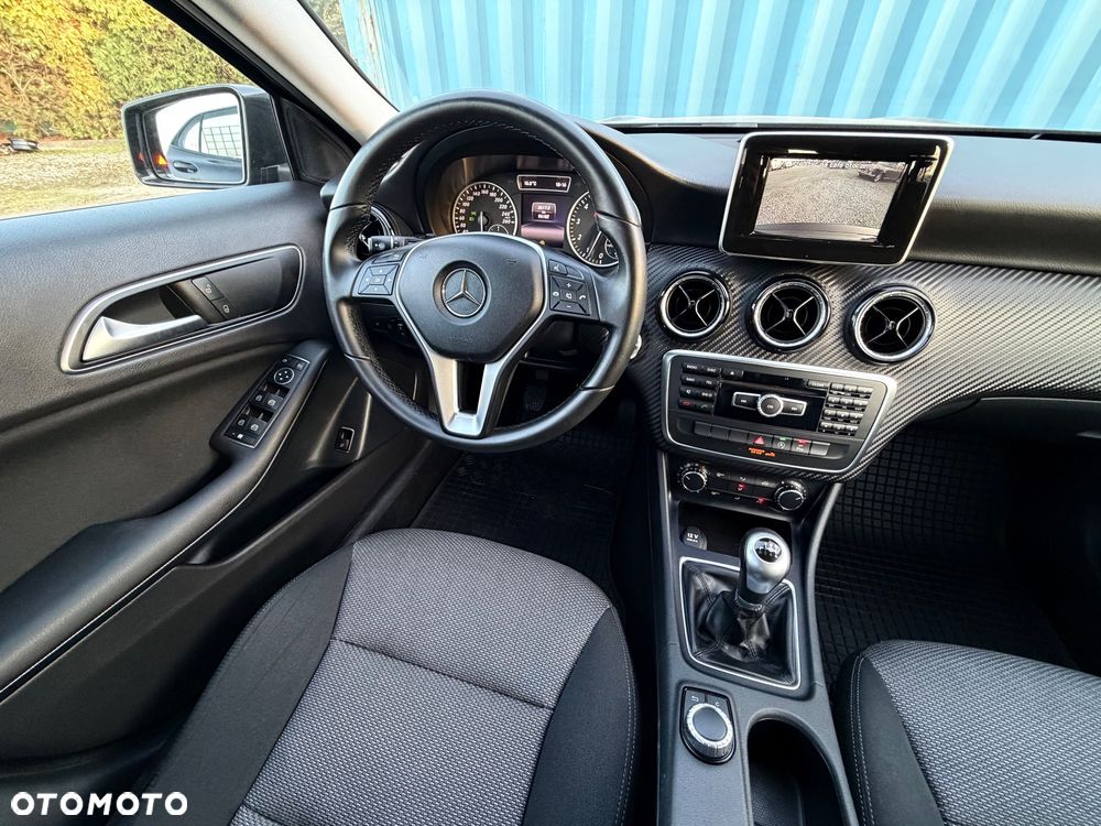 Mercedes-Benz GLA 180 Urban - 32