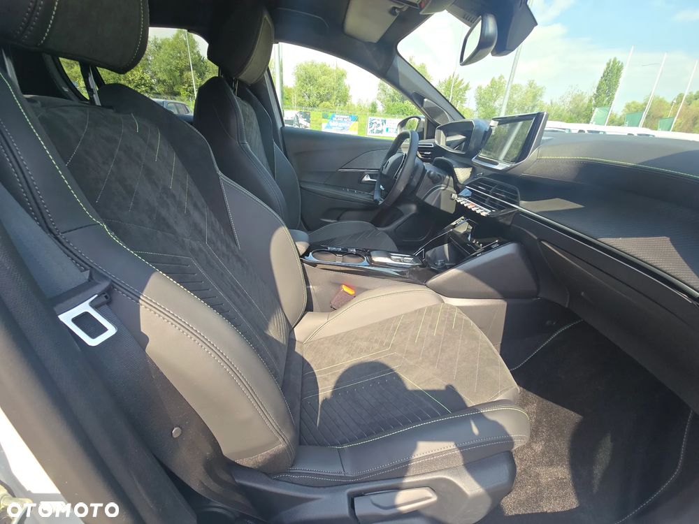 Peugeot 208 1.2 mHEV GT - 23