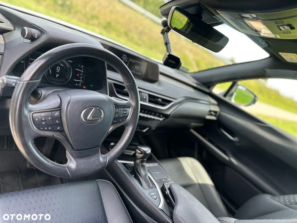 Lexus UX - 10