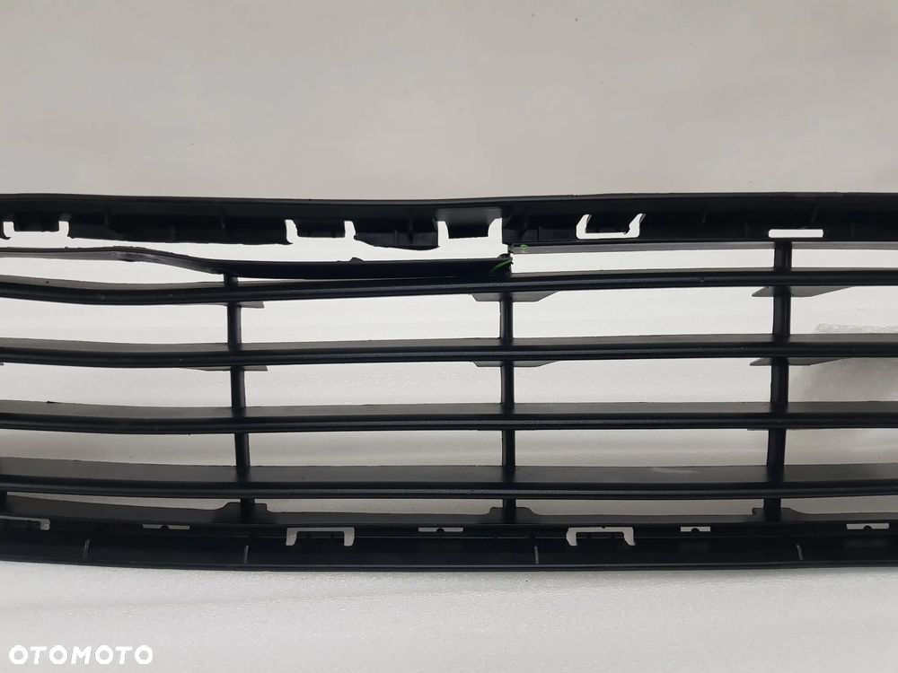 PEUGEOT PARTNER CITROEN BERLINGO III 07- KRATKA ŚRODKOWA ZDERZAKA PRZEDNIEGO , NR 9681519877 , NR AUKCJI K16 - 3