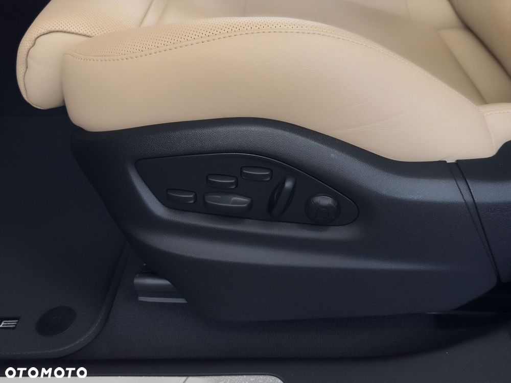 Porsche Cayenne - 15