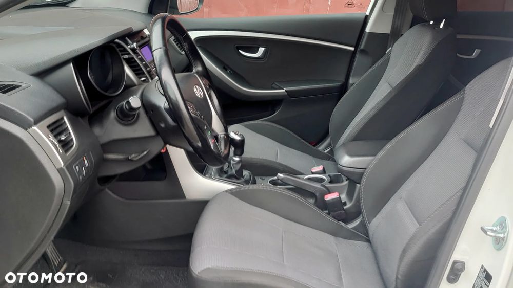 Hyundai i30 blue 1.6 GDI Passion - 23