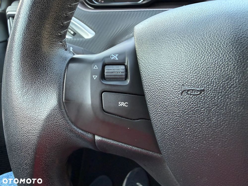 Peugeot 2008 1.2 Pure Tech Style EU6 - 21