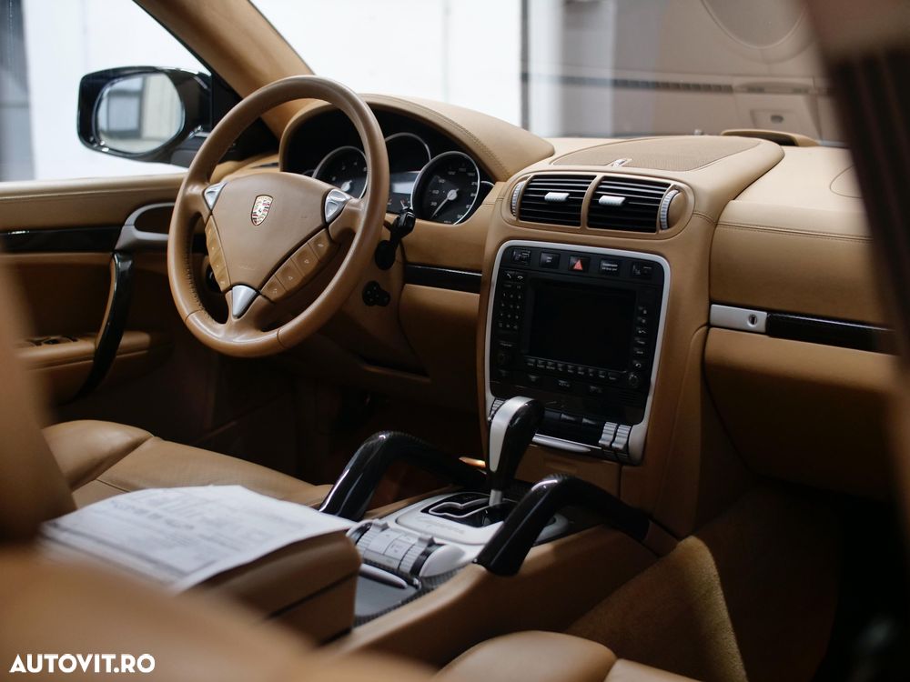 Porsche Cayenne - 27