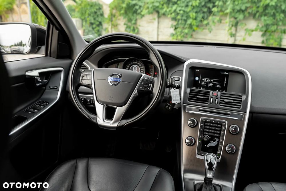 Volvo XC 60 D5 AWD Geartronic Momentum - 29