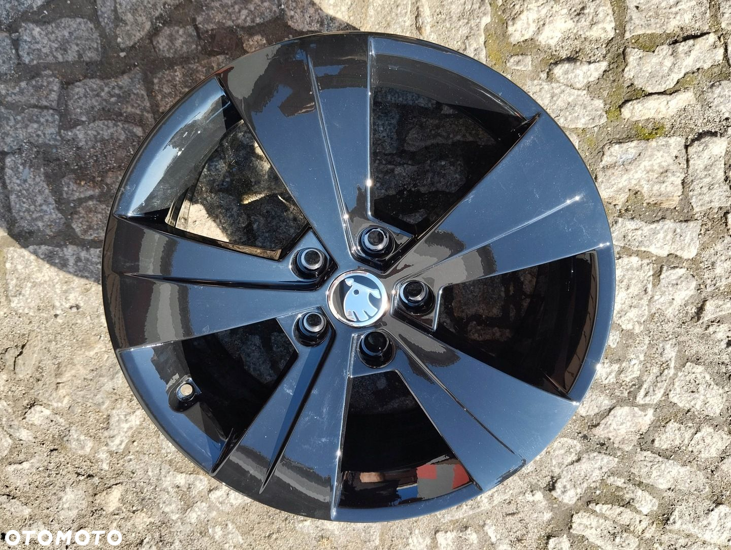 SKODA Super Felgi Alu 5x112 17 3V0 Czarny połysk - 4