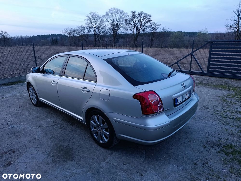 Toyota Avensis 2.0 D-4D Sol - 4