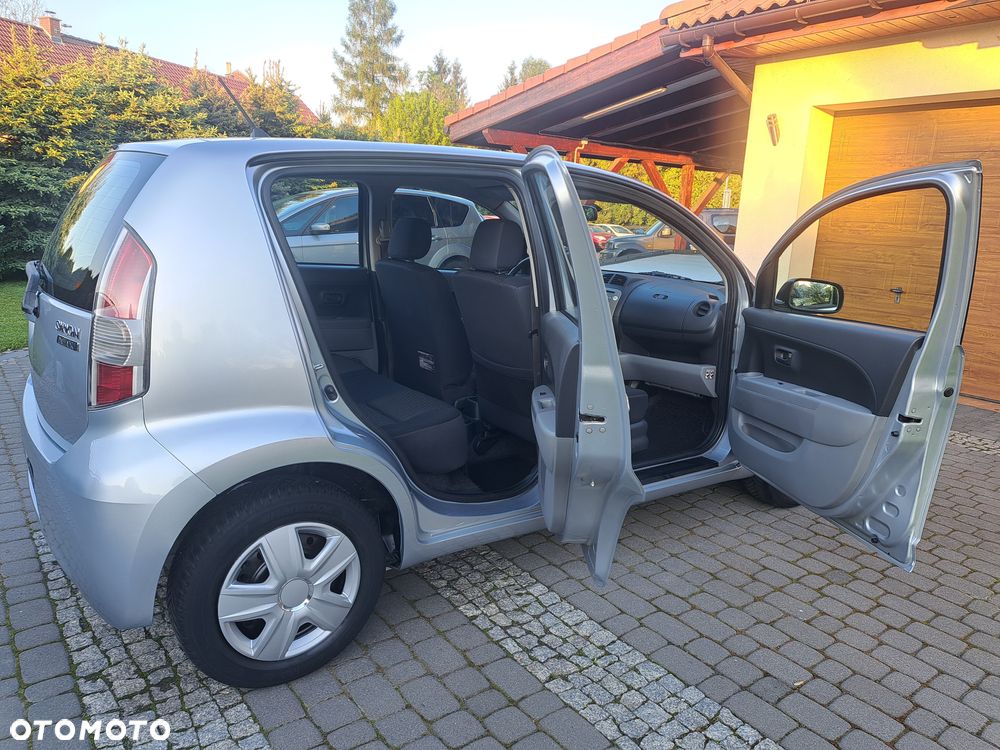 Daihatsu Sirion 1.0 - 11