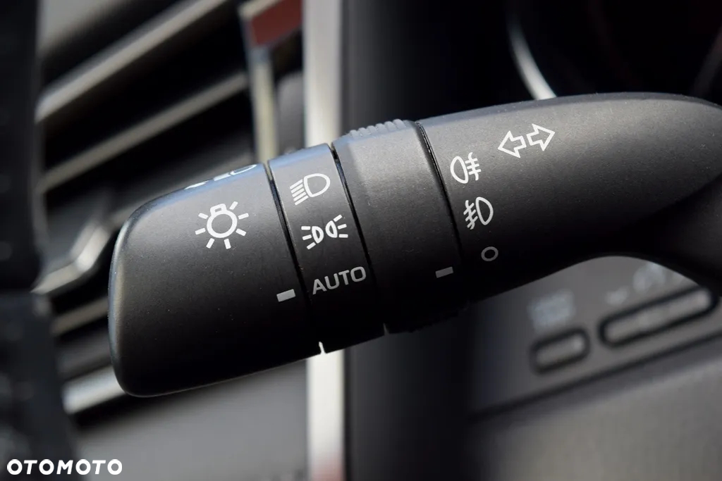 Toyota Camry 2.5 Hybrid Comfort CVT - 21