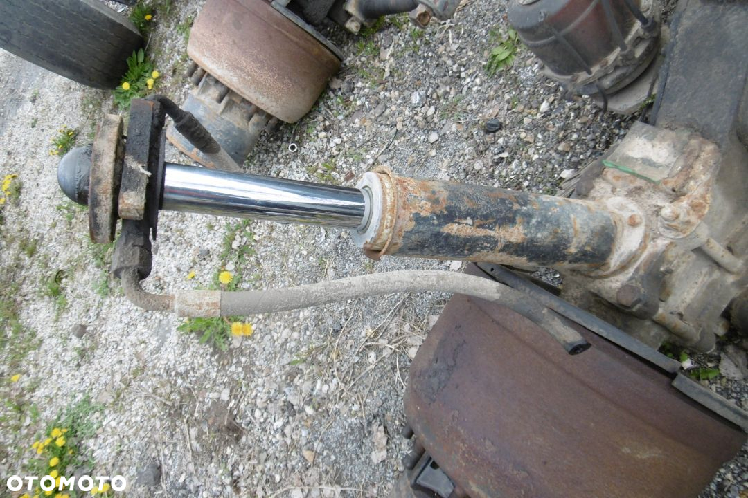 Siłownik skrętu hydrauliczny Ginaf 8x4 drążek - 6