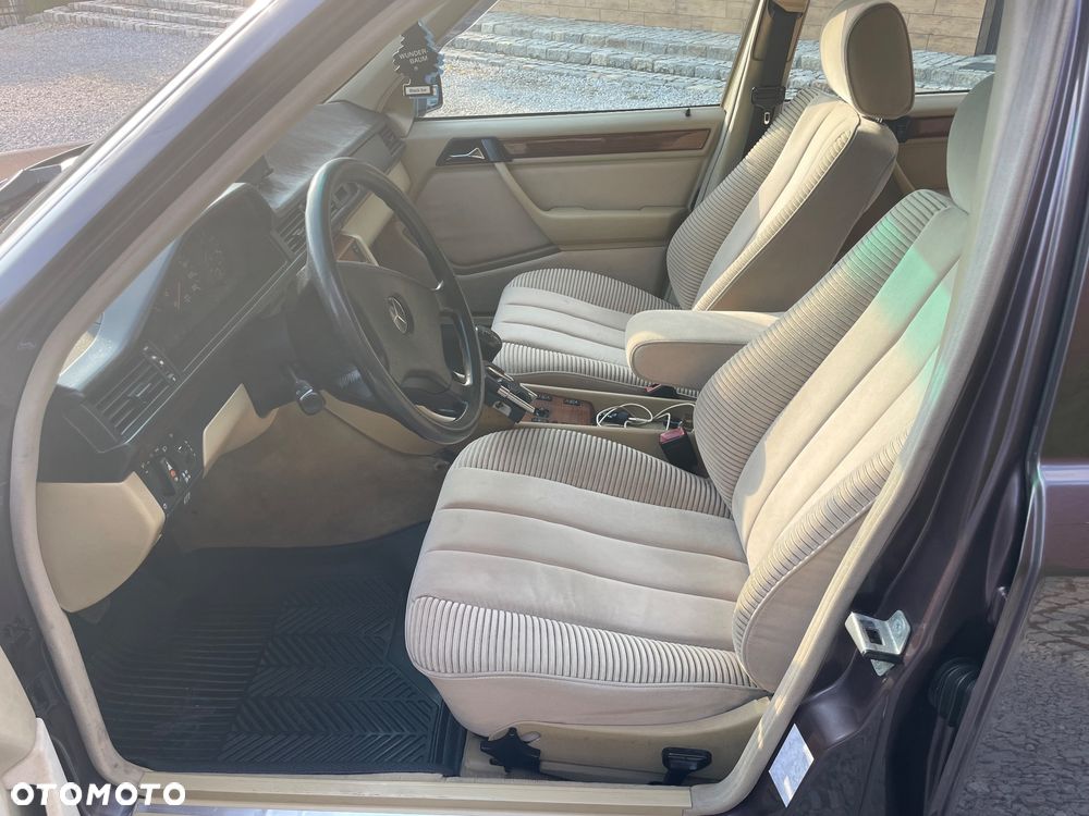 Mercedes-Benz W124 (1984-1993) - 30