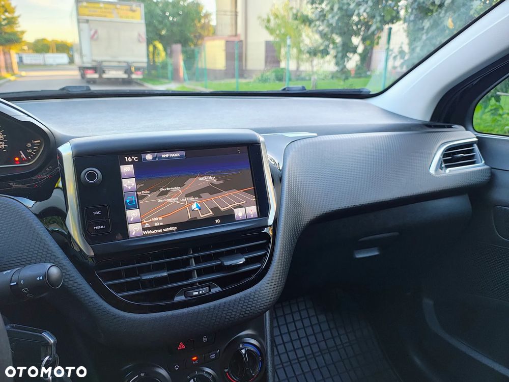 Peugeot 208 1.2 PureTech Style - 29