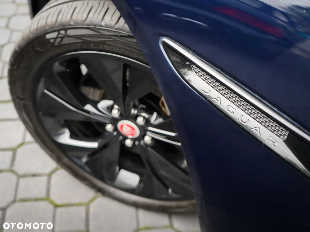 Jaguar XE D200 AWD S - 5