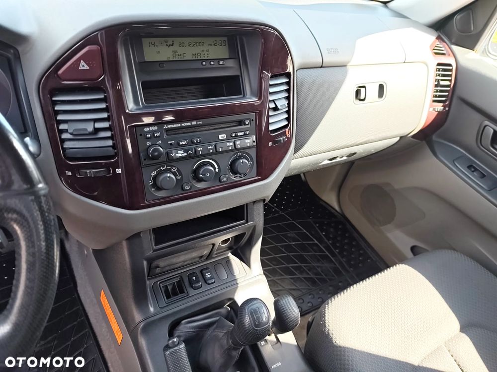 Mitsubishi Pajero - 9