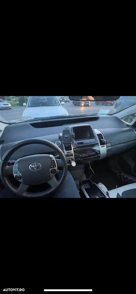 Toyota Prius (Hybrid) Sol - 8