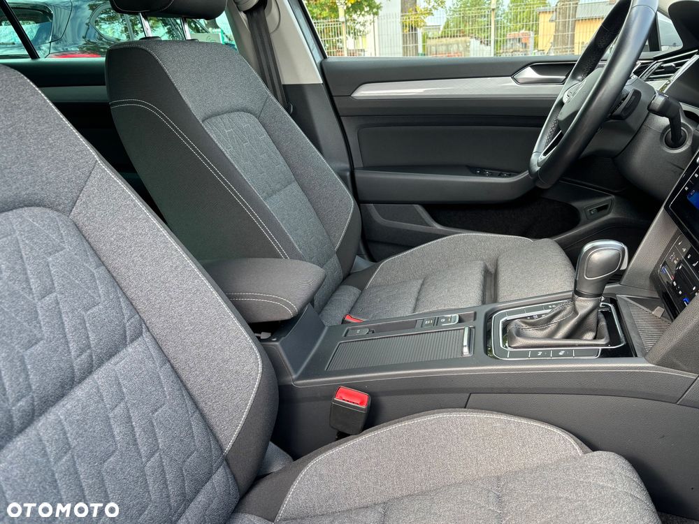 Volkswagen Passat - 24