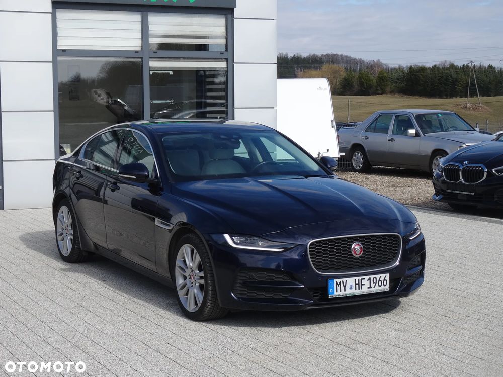 Jaguar XE 2.0 D180 R-Dynamic SE - 2
