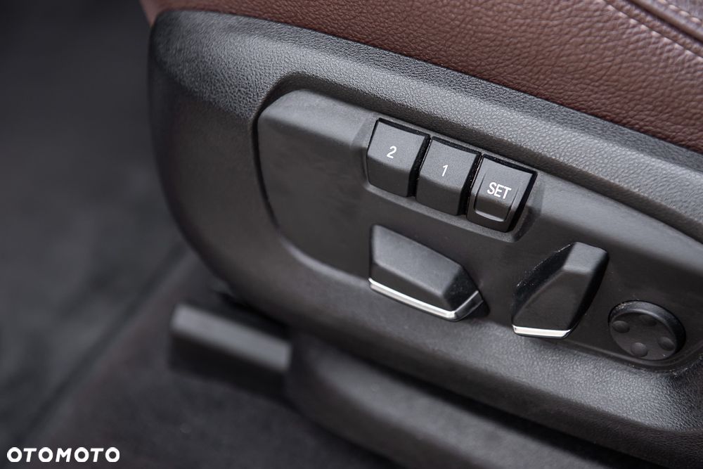 BMW X5 xDrive50i Sport-Aut - 17