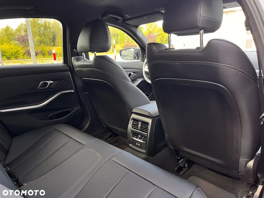 BMW Seria 3 M340i xDrive mHEV sport - 31