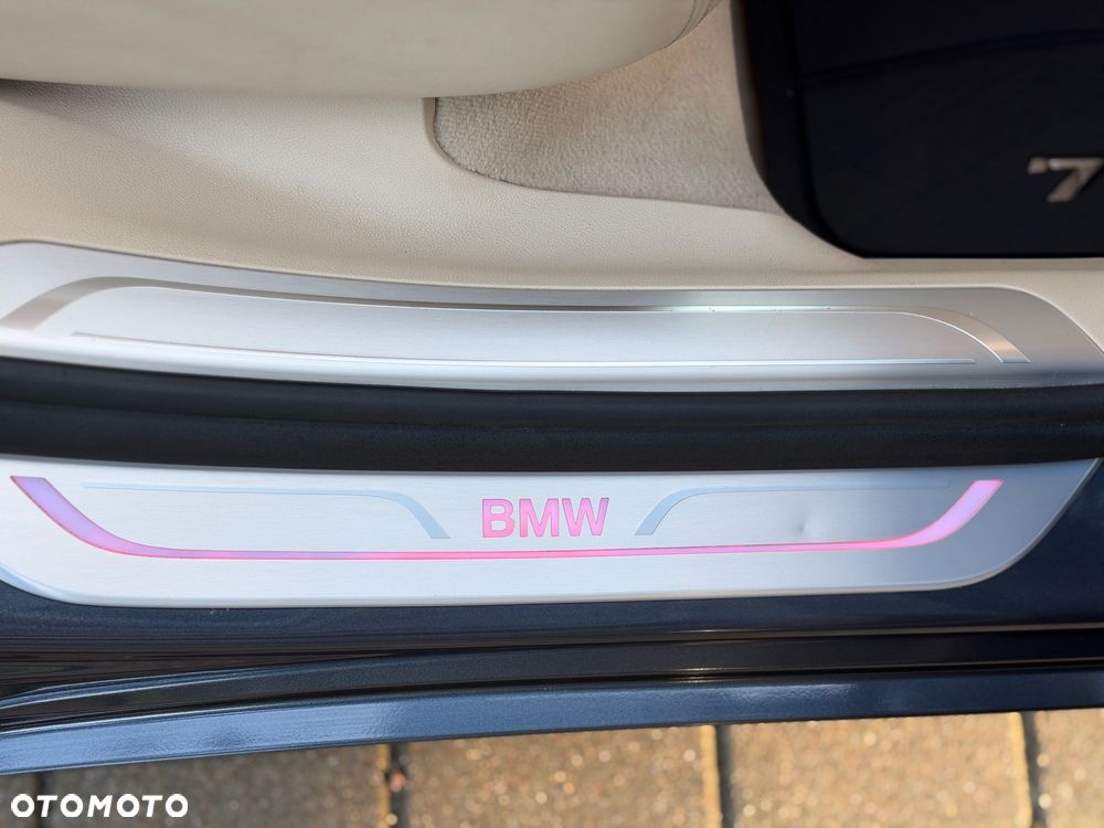 BMW Seria 7 750i xDrive - 38