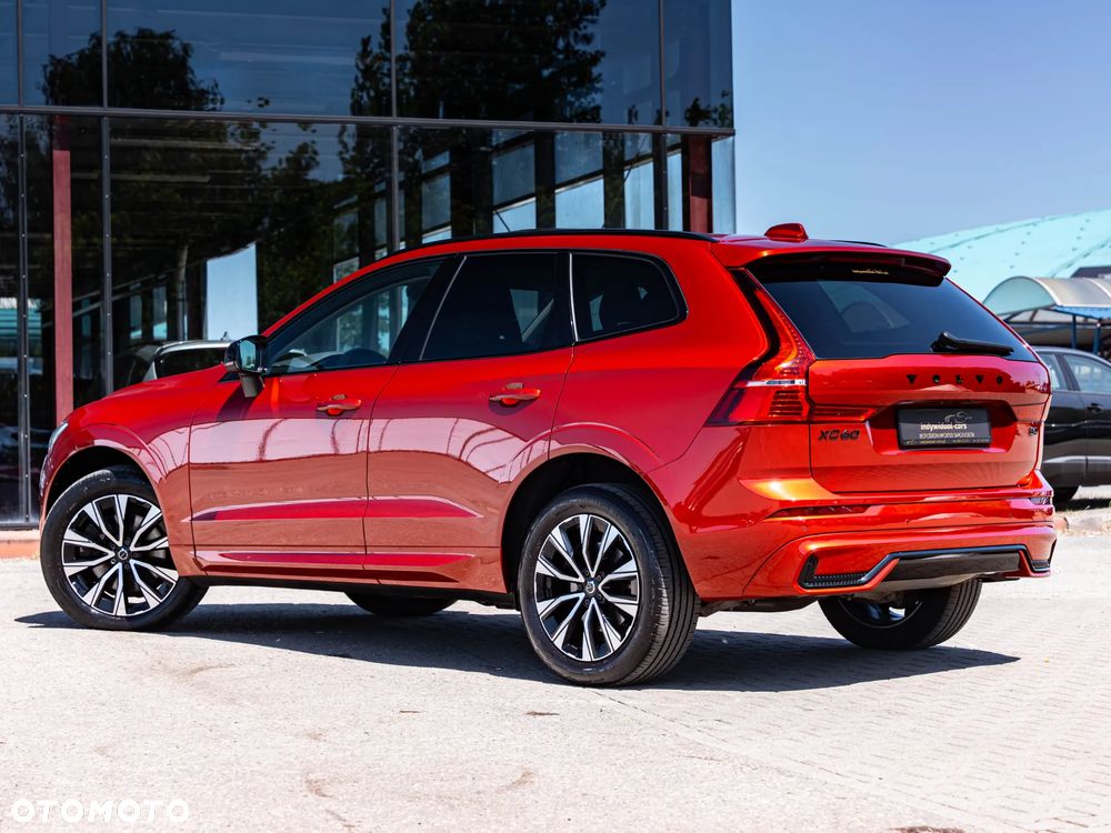 Volvo XC 60 B4 D Plus Dark - 11