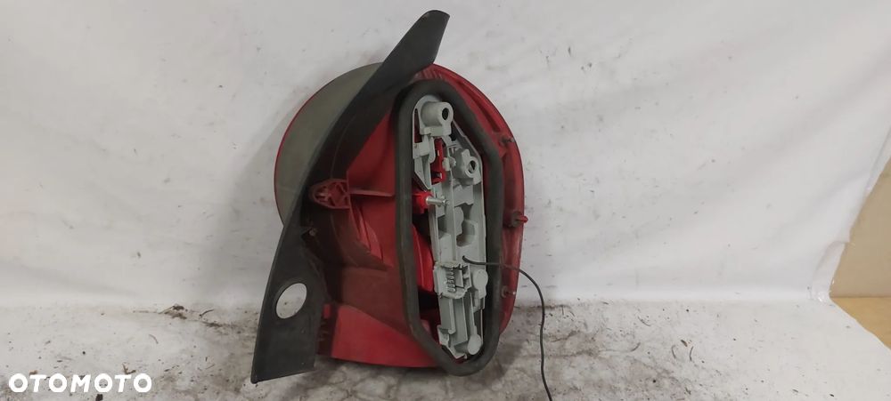 .  TYL TYLNA LAMPA LEWA RENAULT MODUS - 4