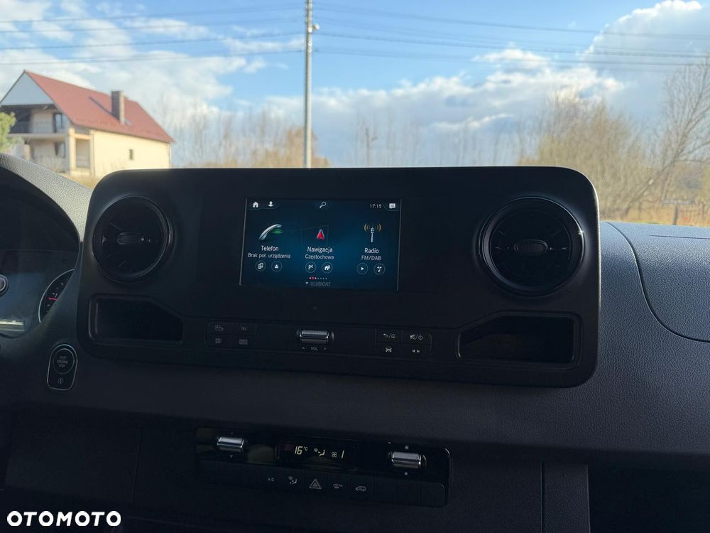 Mercedes-Benz Sprinter - 25