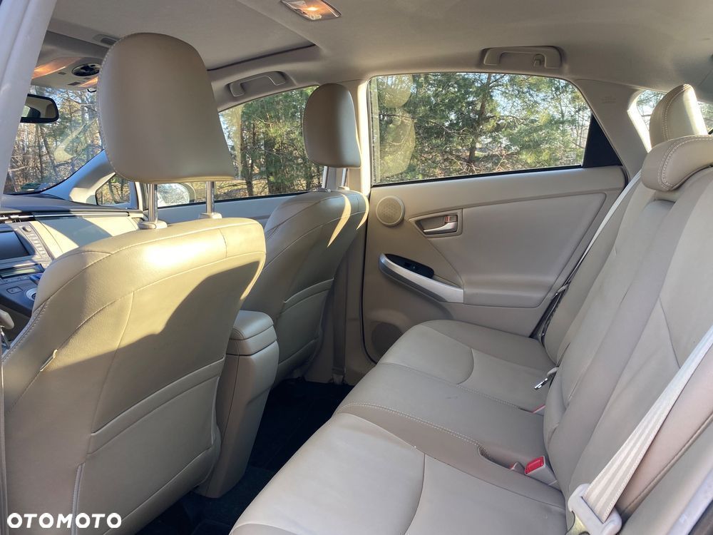 Toyota Prius (Hybrid) Executive - 24