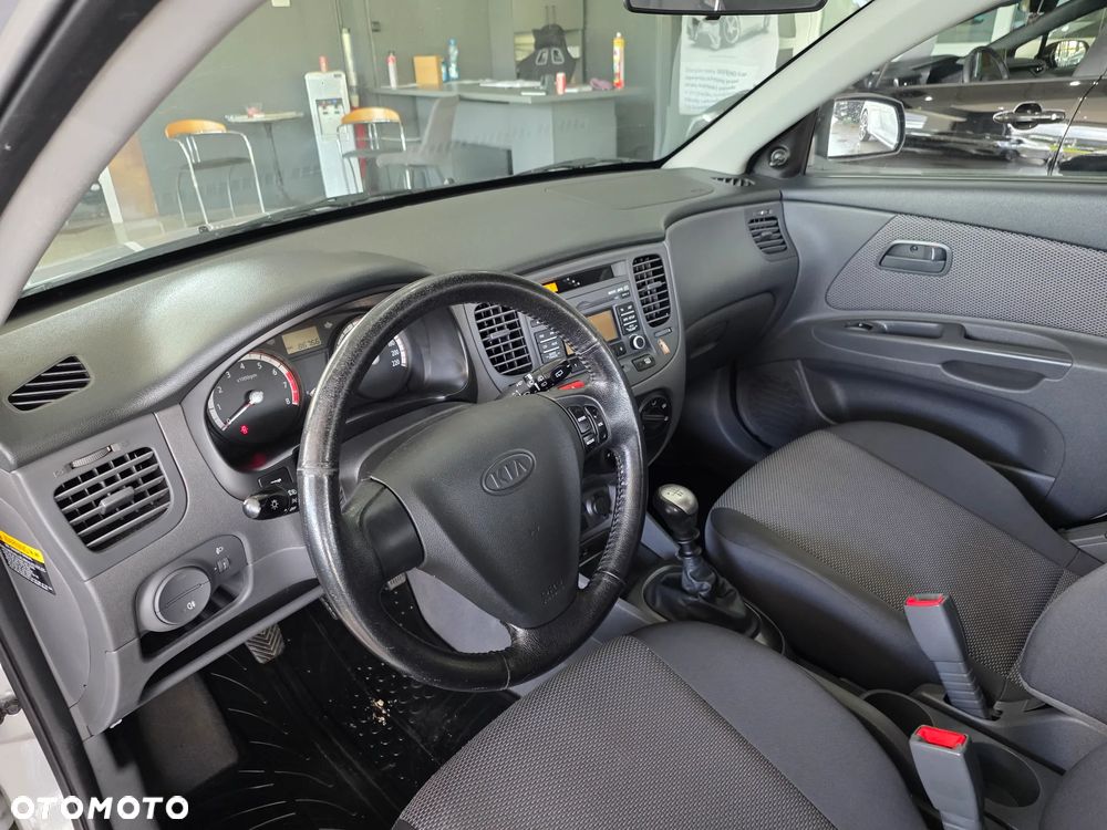 Kia Rio - 8