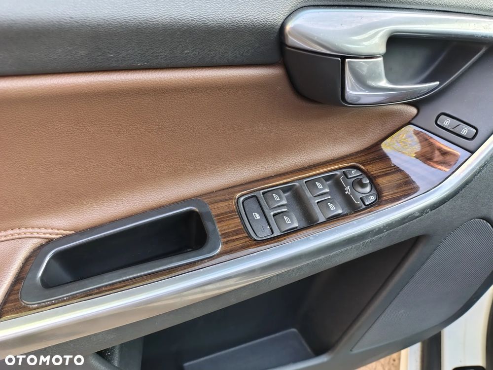 Volvo XC 60 D3 Geartronic Summum - 8