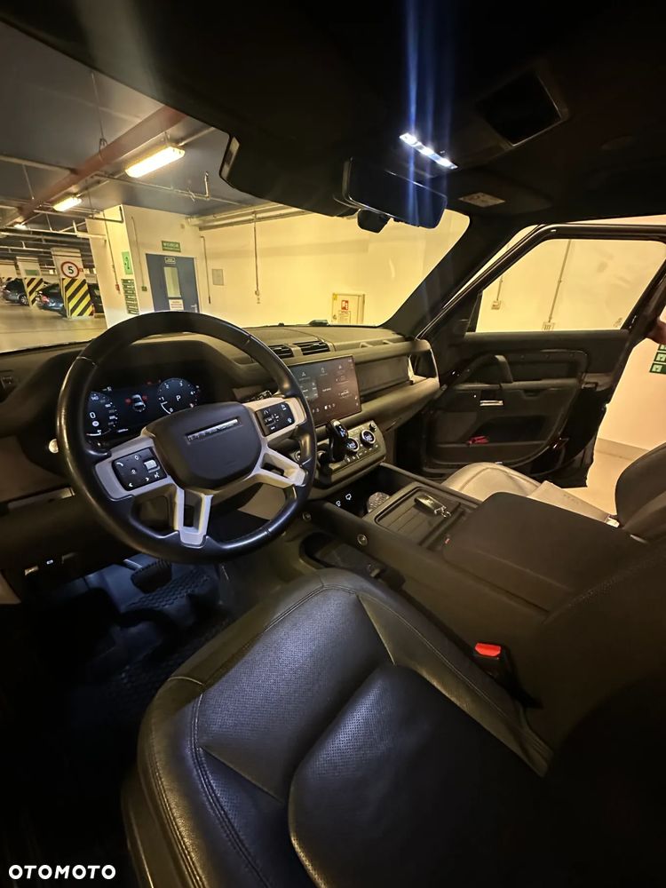Land Rover Defender - 21