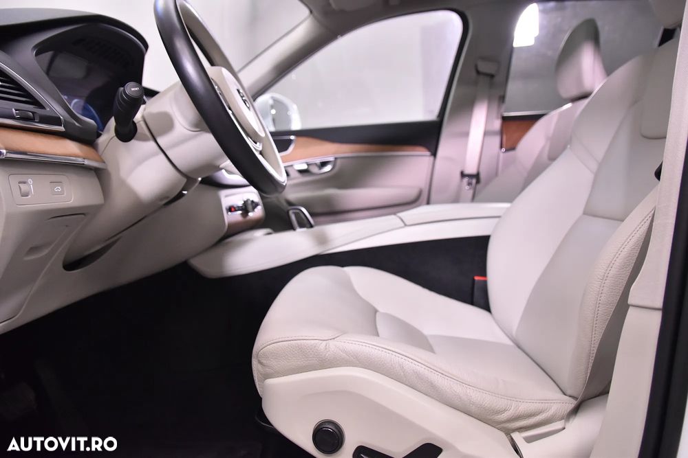 Volvo XC 90 D5 AWD Momentum - 24