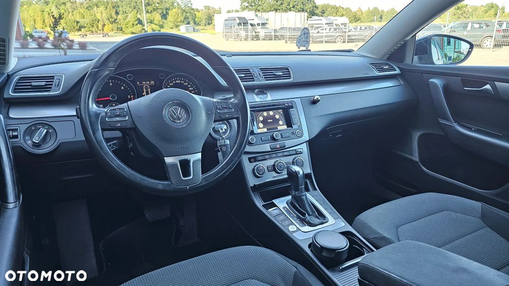 Volkswagen Passat 2.0 TDI Comfortline DSG - 18
