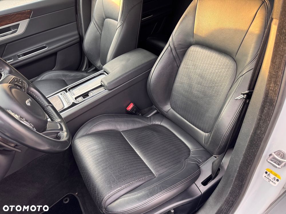 Jaguar XF 20d Prestige - 25