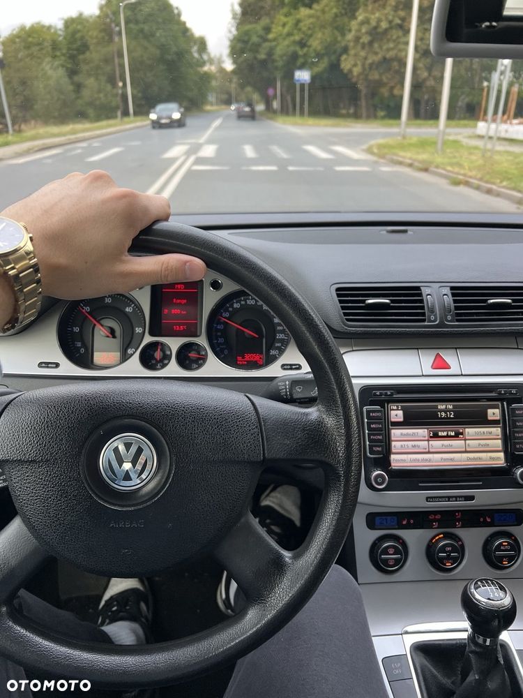 Volkswagen Passat 2.0 TDI Comfortline - 10