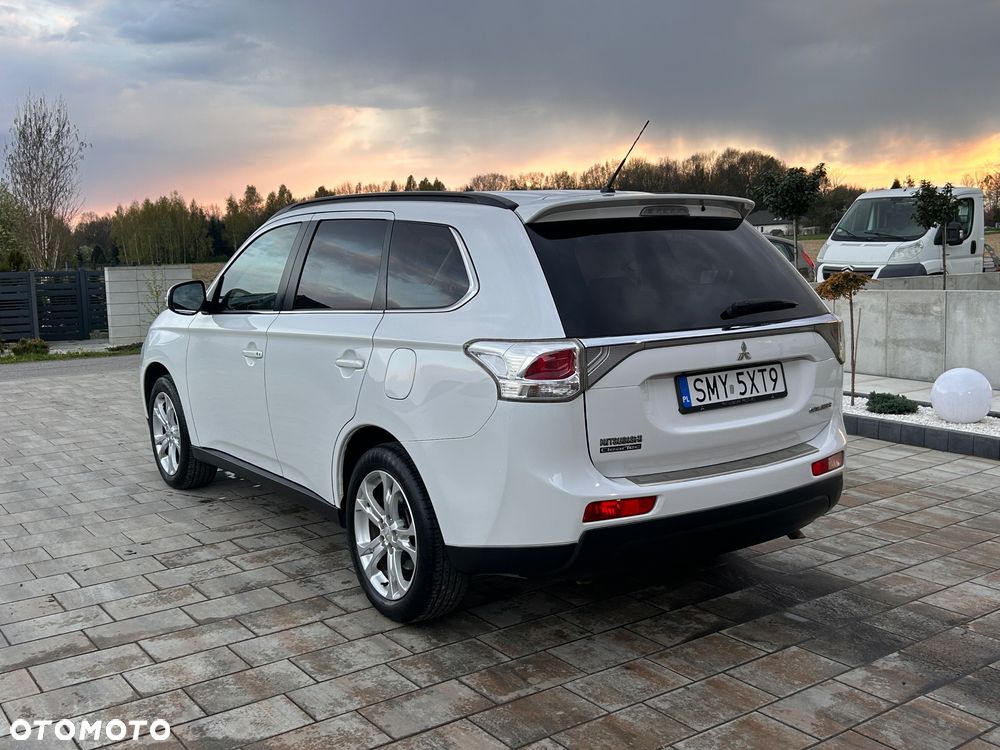 Mitsubishi Outlander 2.2 DI-D 4WD Diamant Edition - 3
