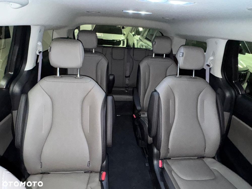 Kia Carnival - 21