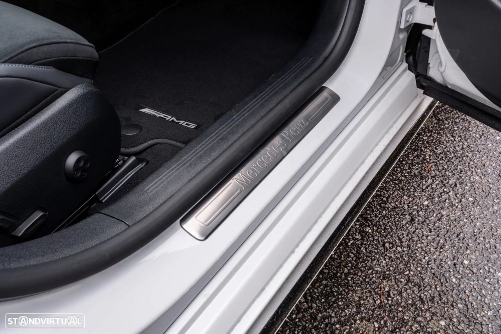 Mercedes-Benz E 300 e 4Matic 9G-TRONIC - 31